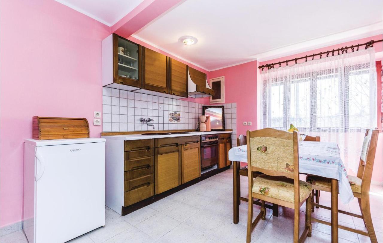 Cozy Apartment In Vrsar With Kitchen 외부 사진