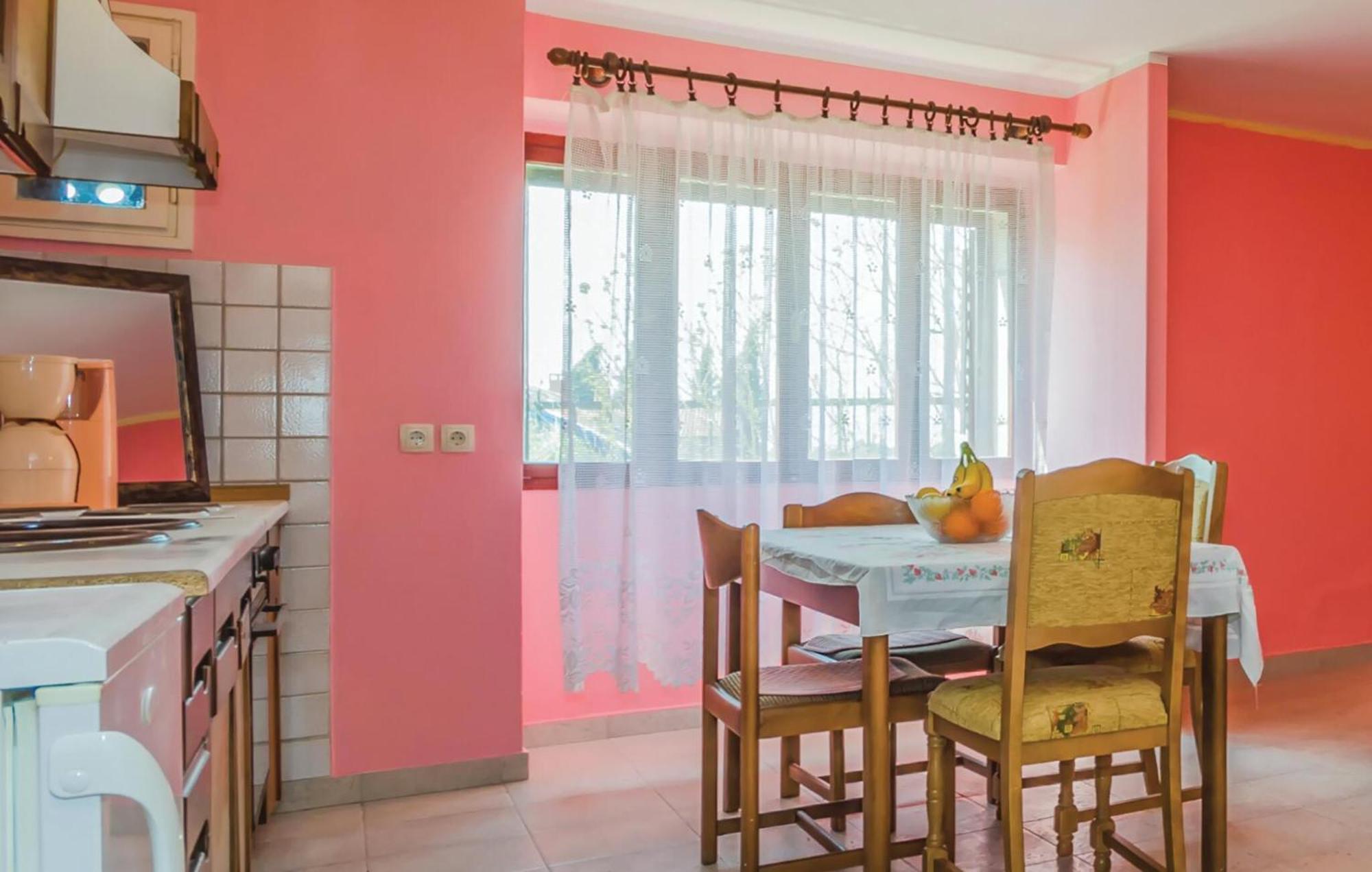 Cozy Apartment In Vrsar With Kitchen 외부 사진