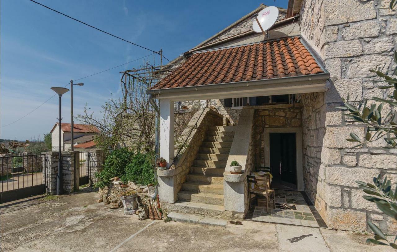 Cozy Apartment In Vrsar With Kitchen 외부 사진